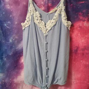 Lace Tanktop with buttons and tie